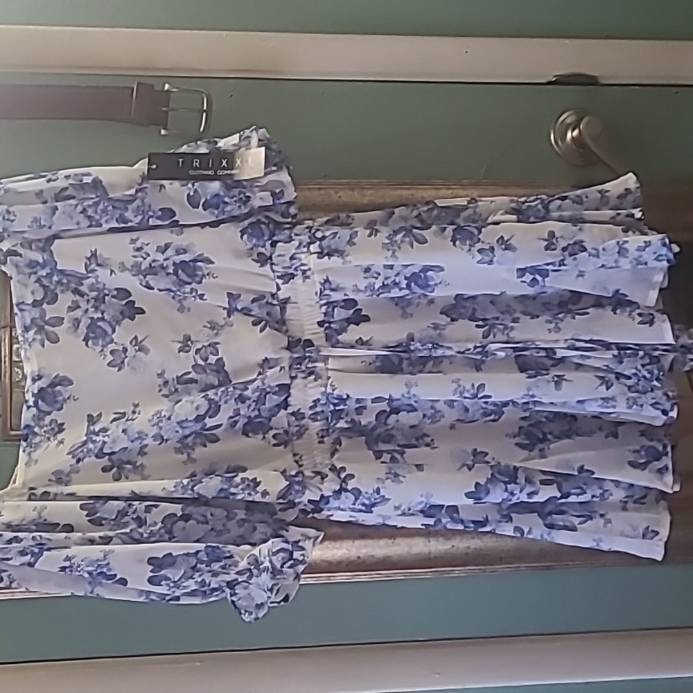 Cute floral romper brand new built in slip!